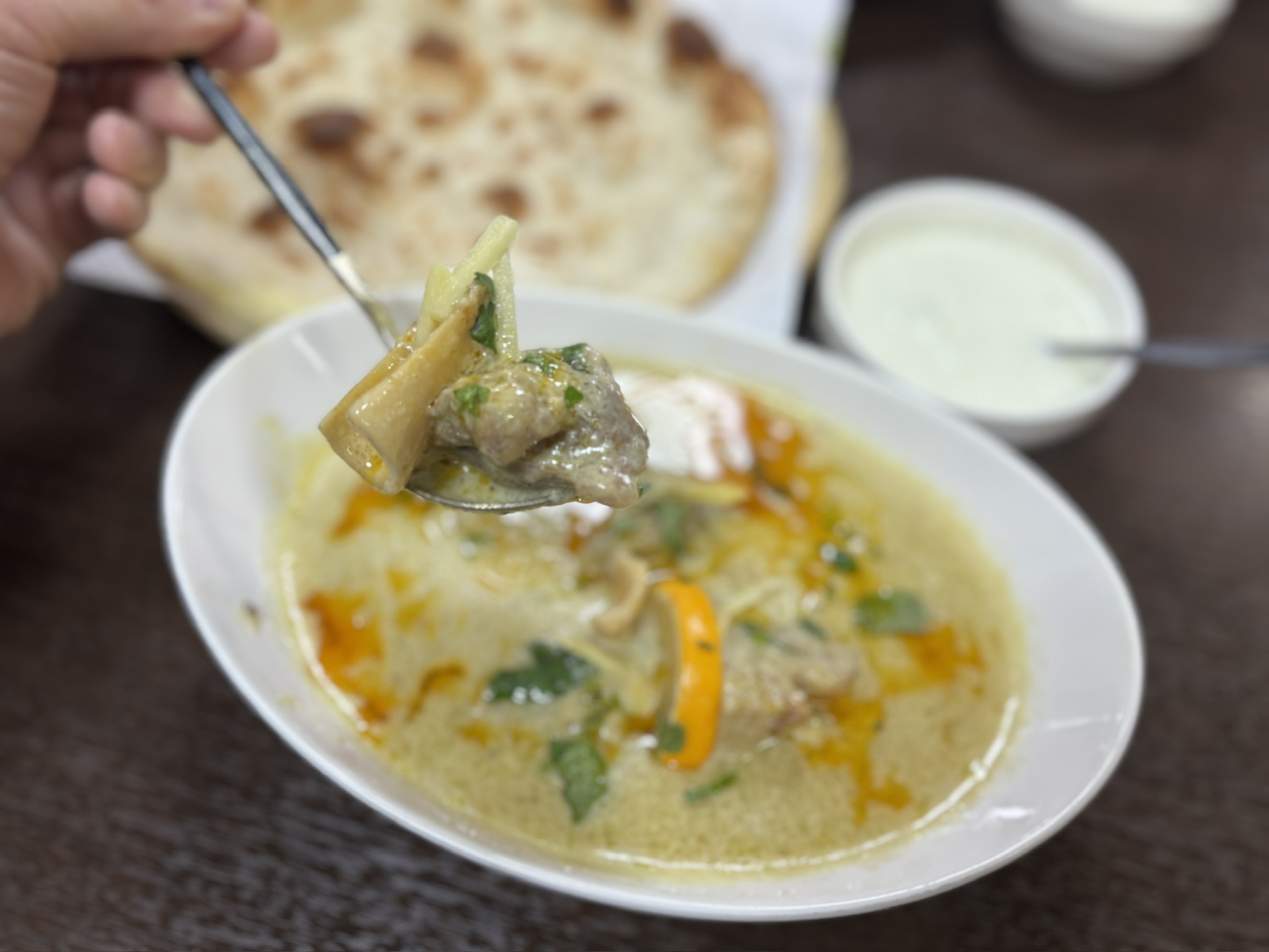 Japan Halal Mart　坂東市,　茨城県　の絶品　バローチマトン（Balochi Mutton） 骨付きマトンがゴロリ。