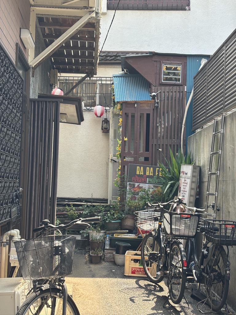 Baba Feel　店前の通路。