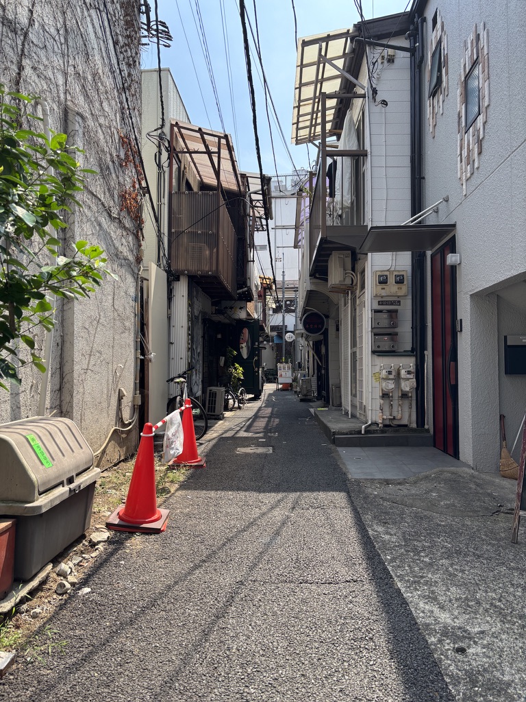 Baba Feel　店前の通路。この奥に店舗あり。