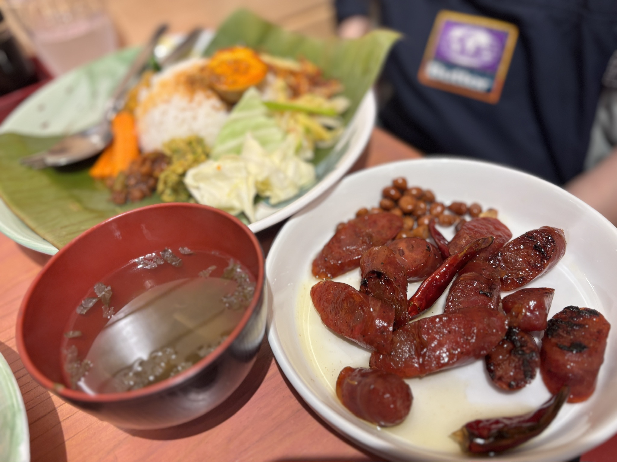 Baba Feel
豚のソーセージ揚げ定食　￥1500 （ဝက်အူချောင်းကြော်）