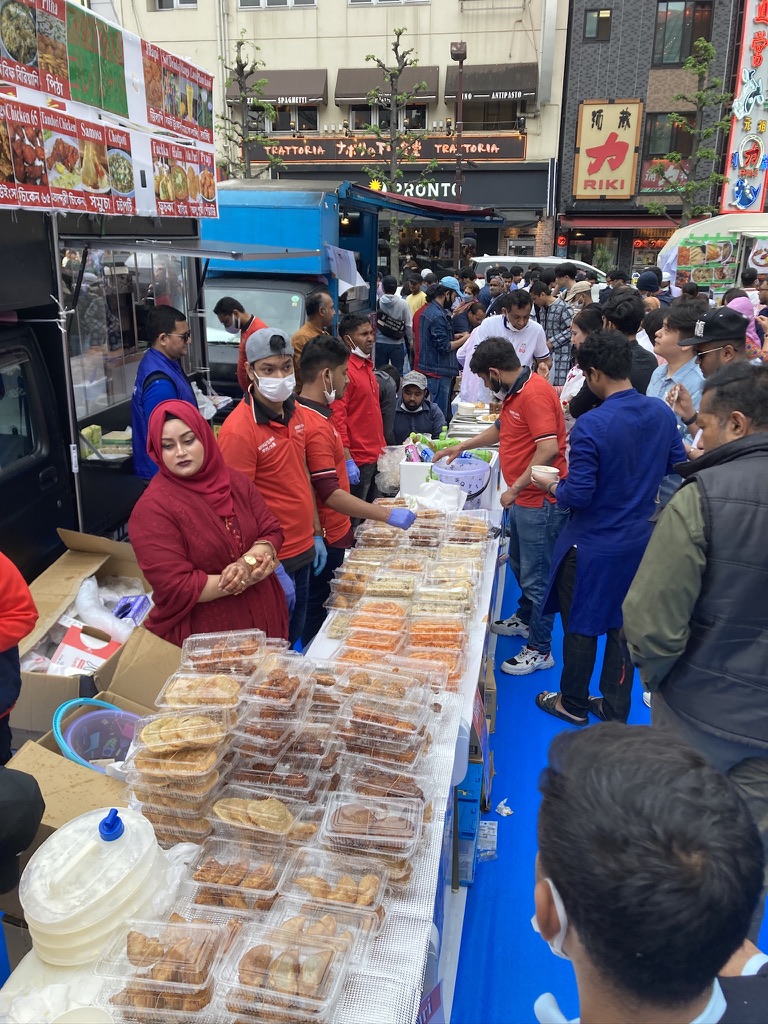 池袋西口公園で毎年春に開催。バングラディシュの正月を祝うボイシャキメラ。出店の様子①