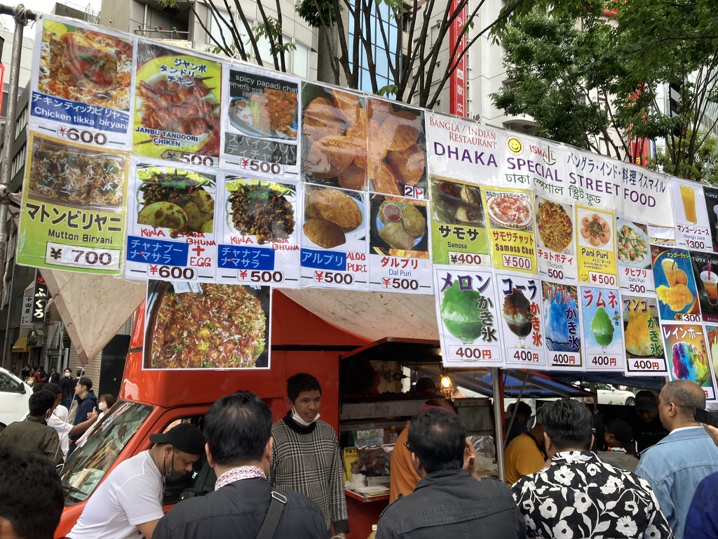 池袋西口公園で毎年春に開催。バングラディシュの正月を祝うボイシャキメラ。出店の様子③