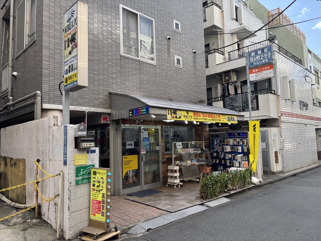 新大久保の携帯修理店の外観
Media Tech Mobile & PC