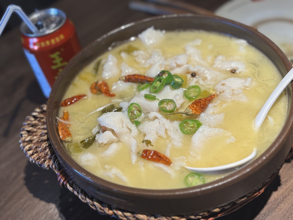 白身魚の酸味スープ煮込み 酸菜巴沙鱼片 ¥2,517 味上湖南菜館 上野店