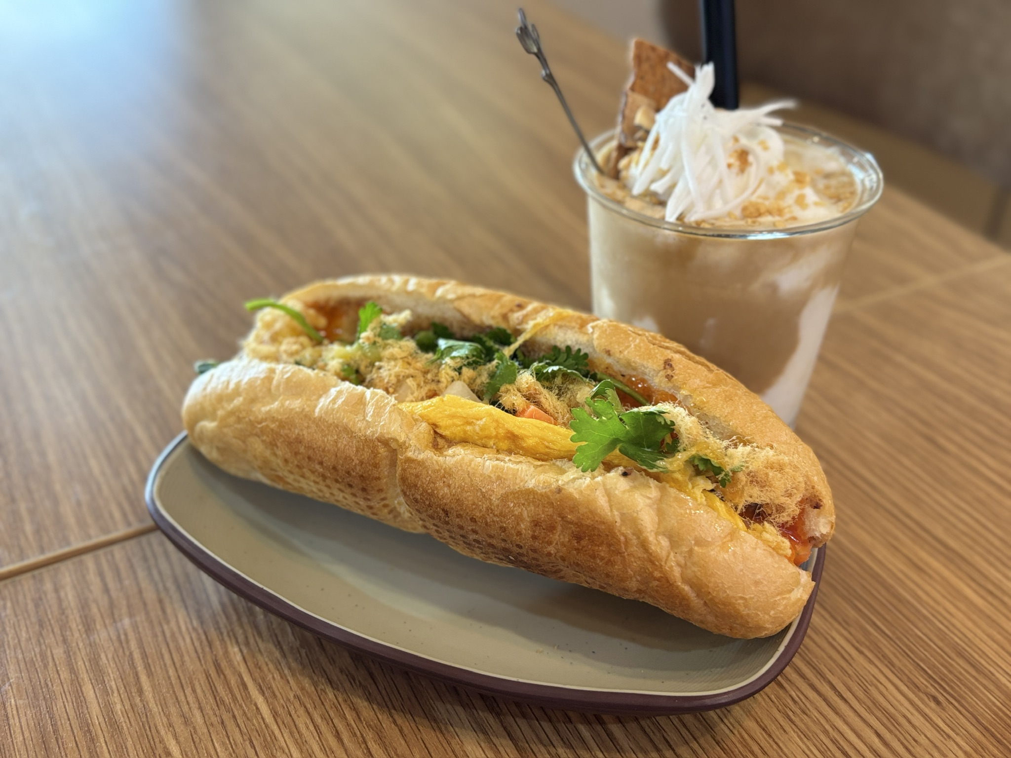 Bánh tráng trộn đặc biệt ライスペーパーサラダ スペシャル ¥691 MV coffee & cake 西川口