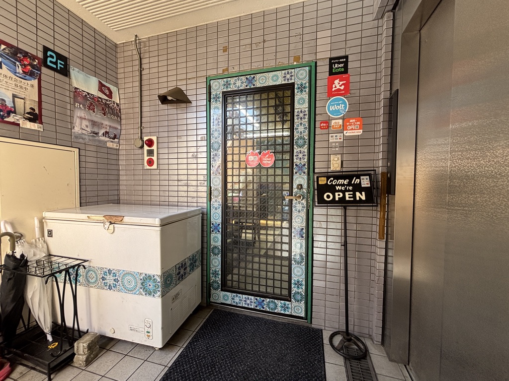 ムガル早稲田店 入り口