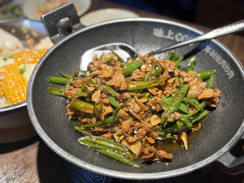 豚肉と青唐辛子の辛炒め 辣椒炒肉 ¥1,857 味上湖南菜館 上野店
