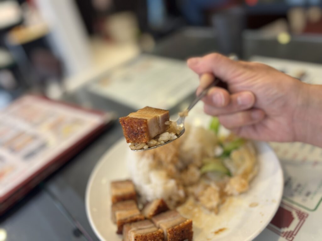 吉祥寺 香港 贊記茶餐廳 ローストポークご飯 カリカリ皮目