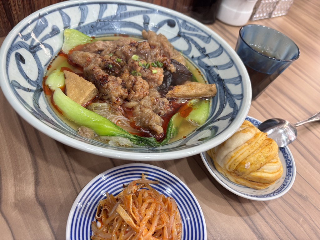 西安料理 招牌酥肉烩菜 いち押し揚げ牛肉と野菜の煮込み(池袋・酥肉坊)