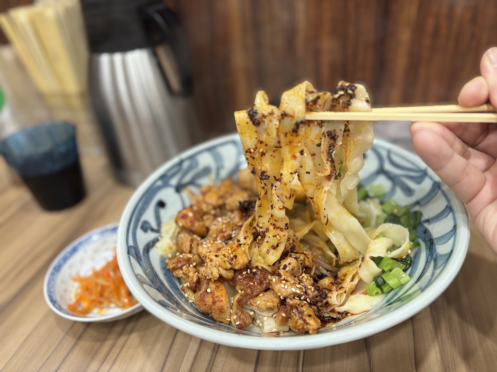 西安料理 辣子鸡拌面 辛口若鶏の混ぜそば(池袋・酥肉坊)