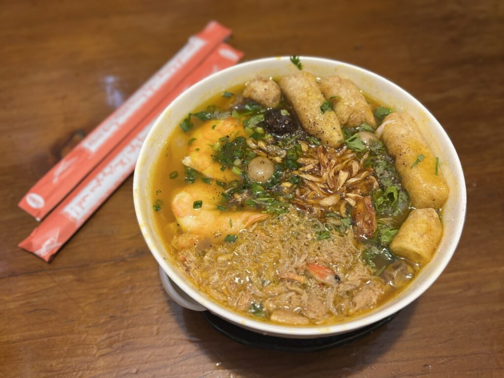 高座渋谷 ベトナム料理フォンホン バインカンクア 本物のタピオカ麺