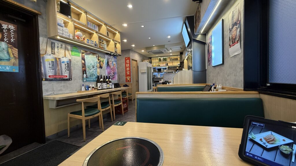 杨妈妈の店内(居酒屋の居抜き・卓上IHとボックス席)