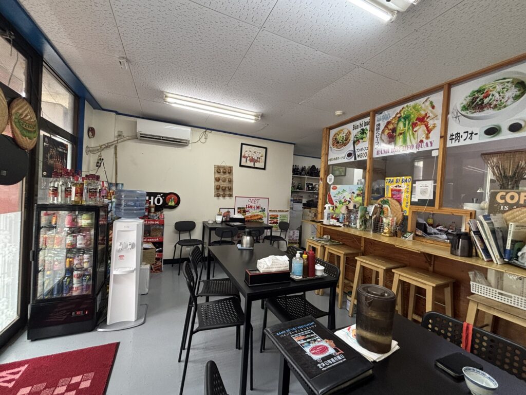 高座渋谷 BÁNH MÌ VIỆT 店内