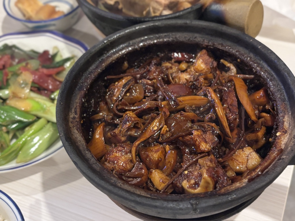 スープのないドライバクテー(干锅肉骨茶・スルメイカ入り)