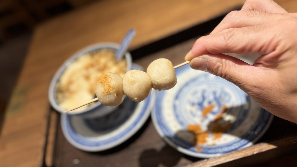 芋囍糖水の糖水(白玉・団子入り)を味わうところ