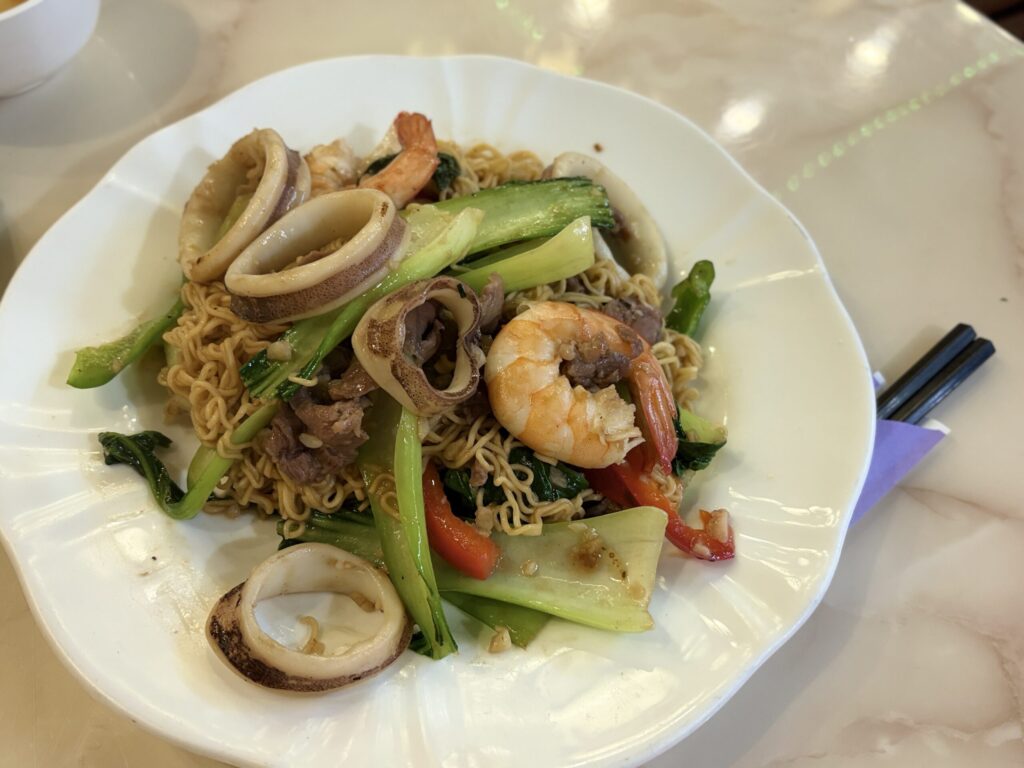 西川口 68Quan 特製焼き麺(エビ・イカ・青梗菜たっぷり)