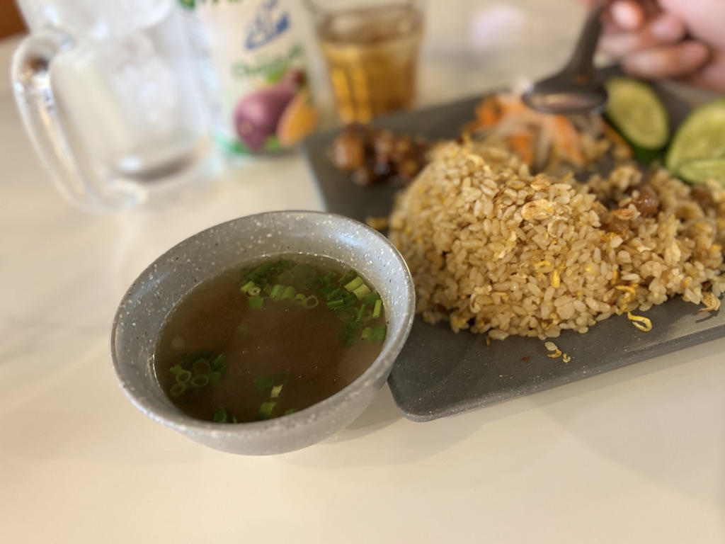 池袋北口 HI VIETNAM マムルオック炒飯に付くフォーのスープ