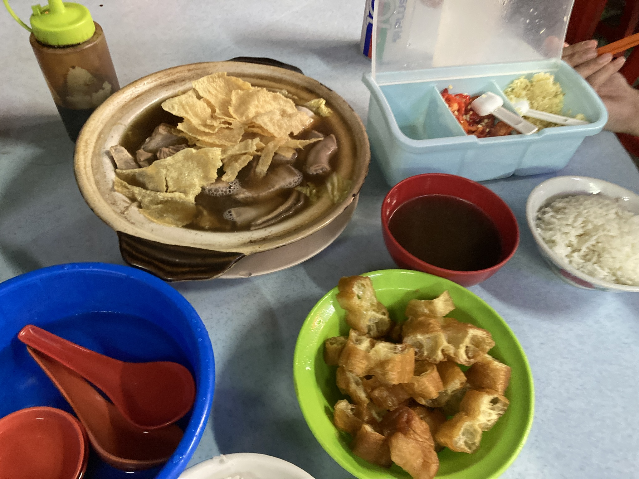 東池袋 マレーチャン2 土鍋のバクテーと油条・ご飯の食卓